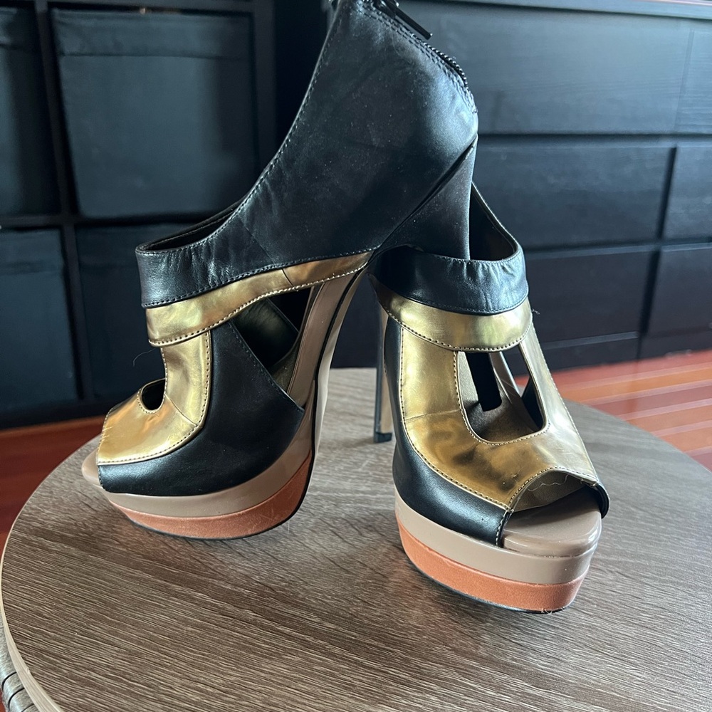 Jessica Simpson Black and Gold Peep-Toe Platform Heels